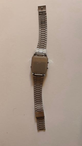Reloj Casio AQ800E con menos de un año de uso.