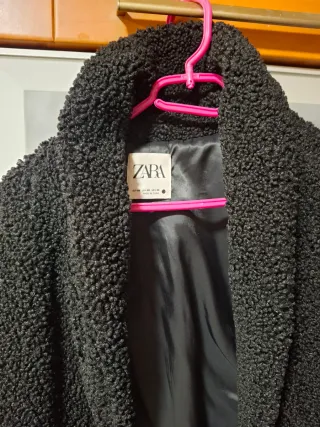Chaquetón negro de pelo