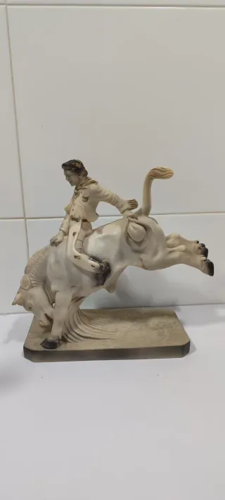 Escultura Hombre y Toro