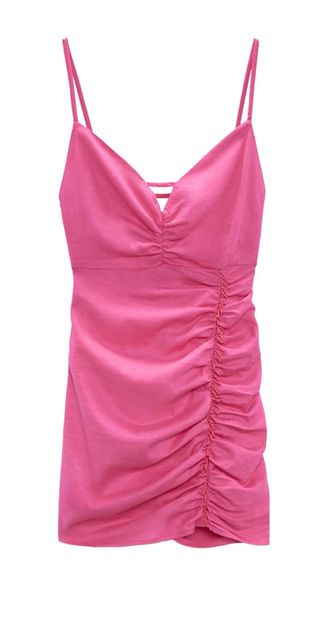 Vestido rosa drapeado con abalorios