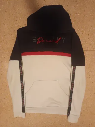 Sudadera con capucha y bolsillo frontal