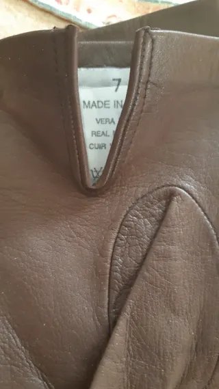 Guantes de piel marrones