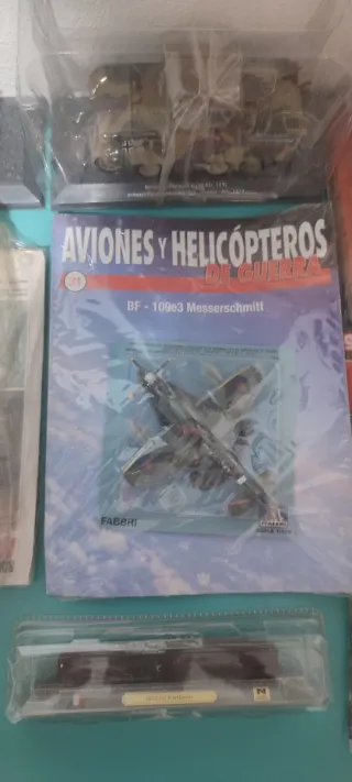 12 Aerei e Carri Armati Giocattolo