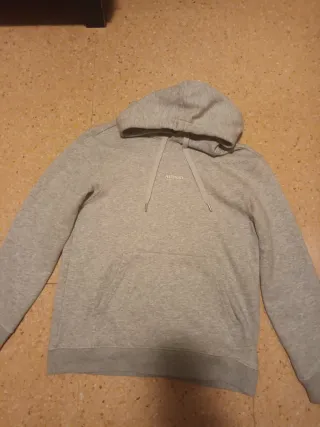 Sudadera Gris con Capucha