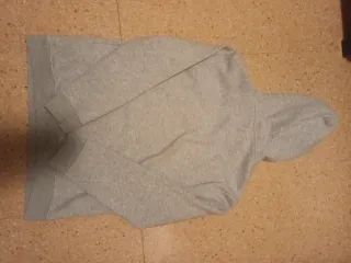 Sudadera Gris con Capucha