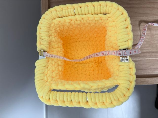 Borsa clutch uncinetto gialla ciniglia