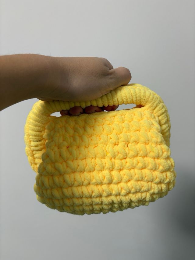 Borsa clutch uncinetto gialla ciniglia