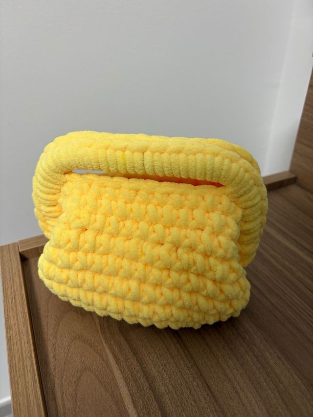 Borsa clutch uncinetto gialla ciniglia
