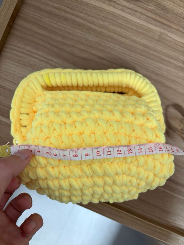 Borsa clutch uncinetto gialla ciniglia