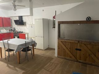 Parcela rústica con jardín y piscina