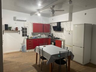 Parcela rústica con jardín y piscina