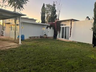 Parcela rústica con jardín y piscina