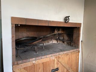 Parcela rústica con jardín y piscina