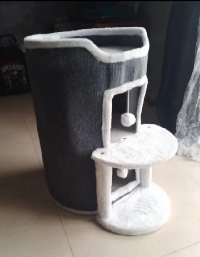 Casa para Gatos Gris y Blanca