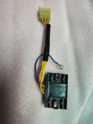 Regulador de Voltaje Aprilia RS 125.