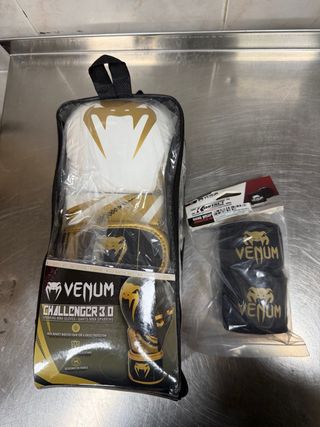 Guantes MMA Venum Challenger 3.0 y Vendas