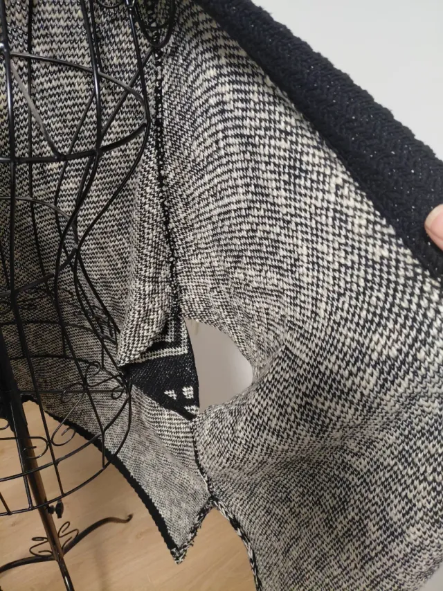 Poncho Cortefiel M Blanco y Negro