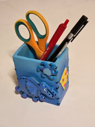 Porta canetas azul com elefante