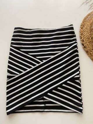 Minigonna a righe bianche e nere