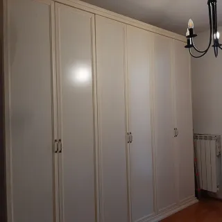 Armadio camera da letto beige legno