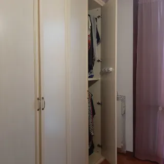 Armadio camera da letto beige legno