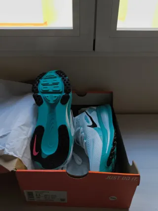 Nike Vomero 42 sin uso