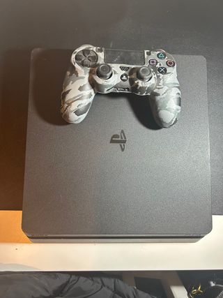PS4 (PlayStation 4) con mando
