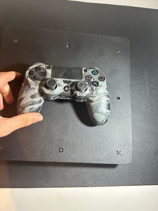 PS4 (PlayStation 4) con mando