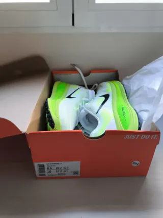 Nike Vomero 42 Verde y Blanco
