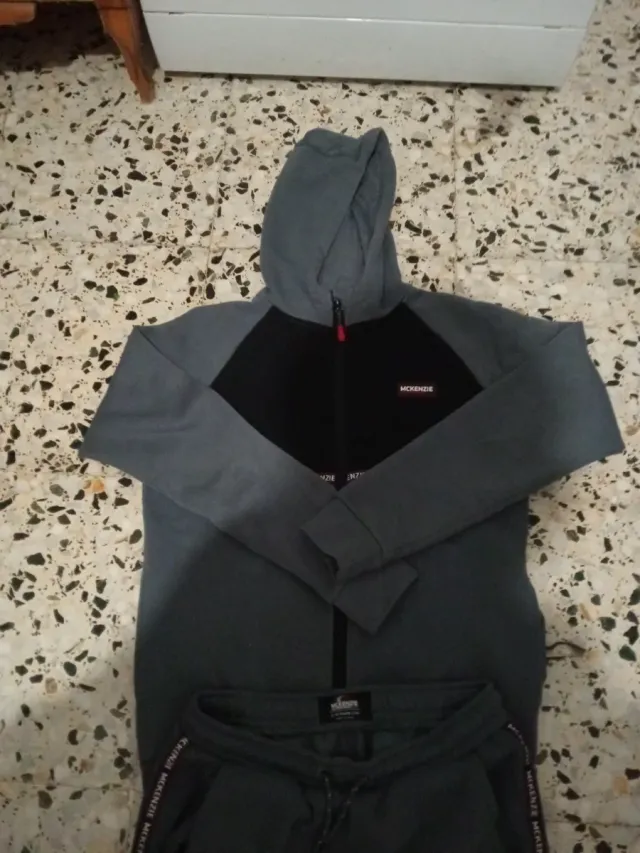 Chándal McKenzie Talla XS Gris y Negro