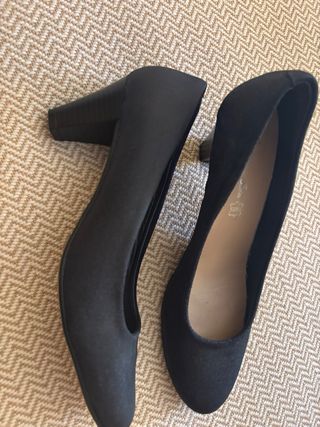 Zapatos de tacón azul marino