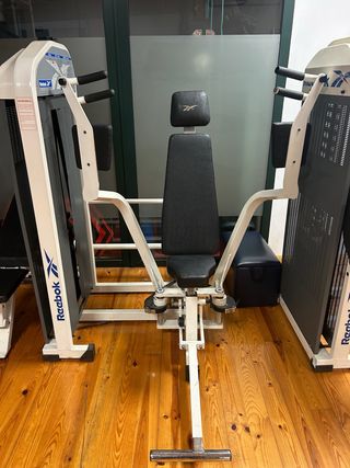 Máquina Pectoral Reebok