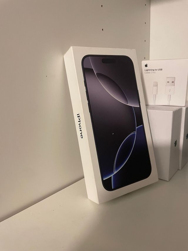 Caja iPhone Apple 16 pro max