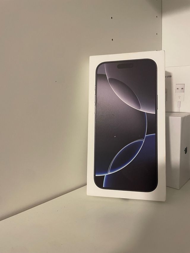 Caja iPhone Apple 16 pro max