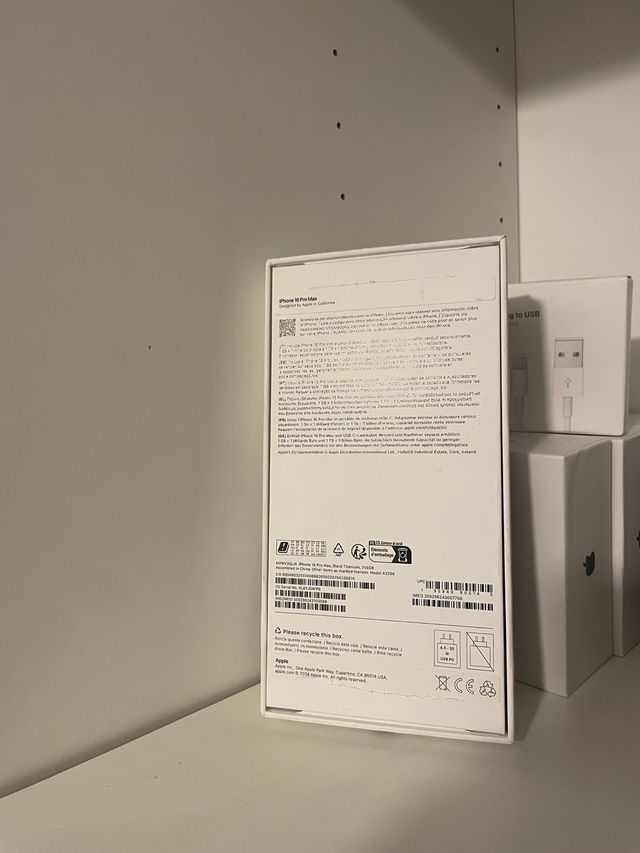Caja iPhone Apple 16 pro max