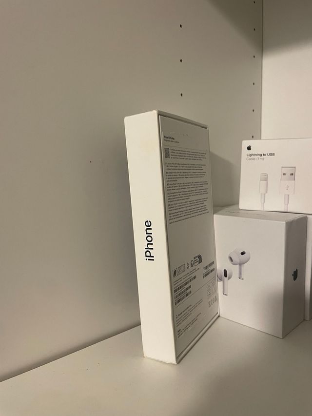 Caja iPhone Apple 16 pro max