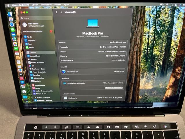 MacBook Pro i7 16Gb RAM Touchbar