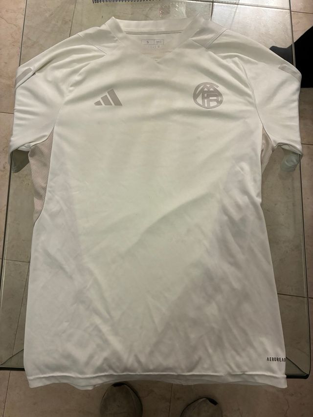 Camisetas Fútbol  Talla S originales todas