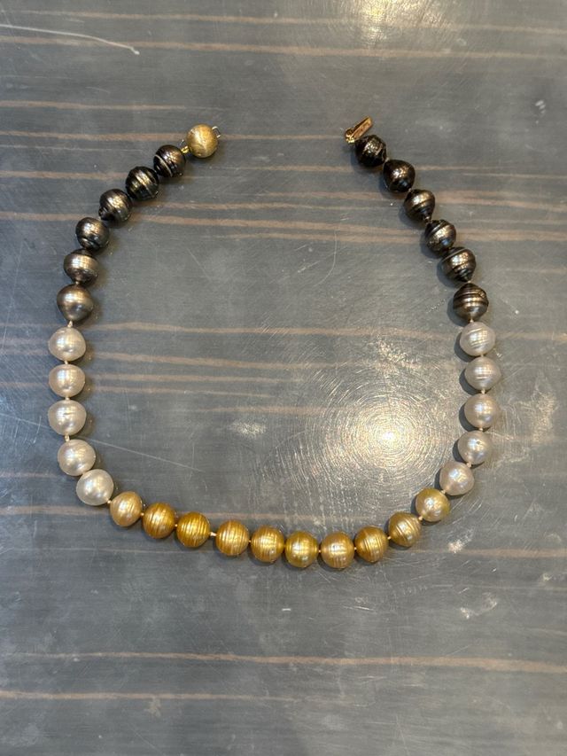 Collar de 3 perlas preciosas, oro y diamantes