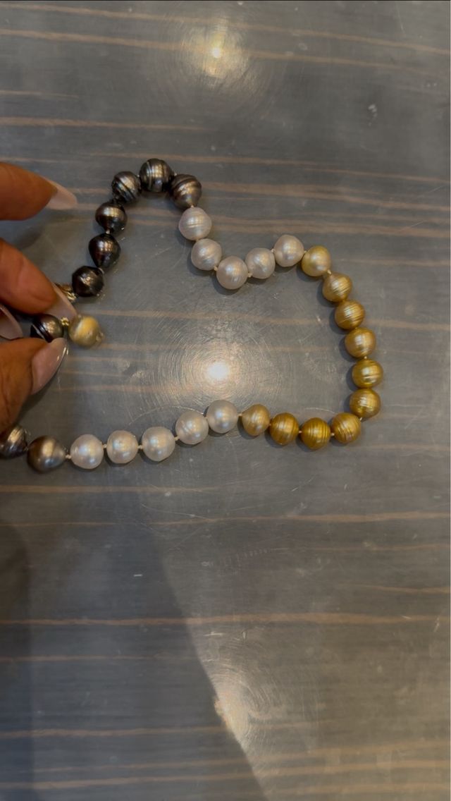 Collar de 3 perlas preciosas, oro y diamantes