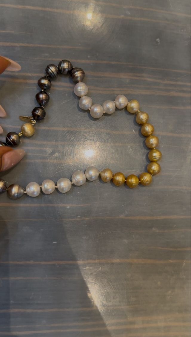 Collar de 3 perlas preciosas, oro y diamantes