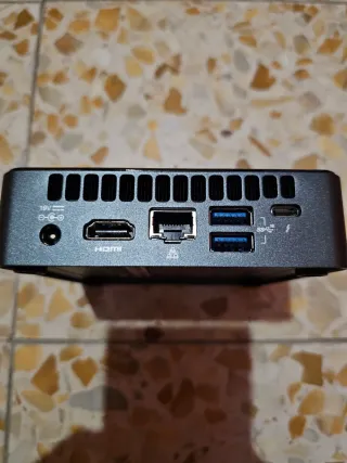 Intel NUC NUC8i3BEK2 i3-8109U 8GB RAM