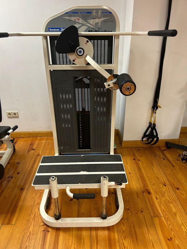 Máquina Glúteo/Isquio Reebok