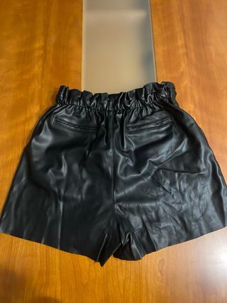 Shorts de cuero negro