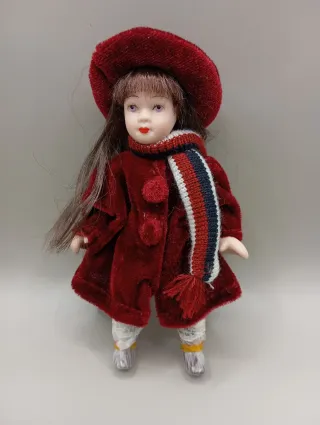 Bambola da collezione in porcellana