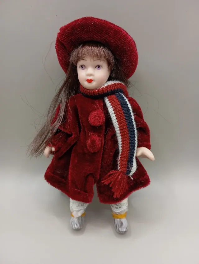 Bambola da collezione in porcellana