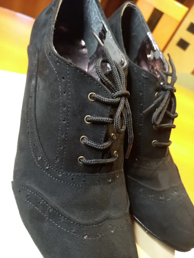 Polacchine scamosciate nere con tacco