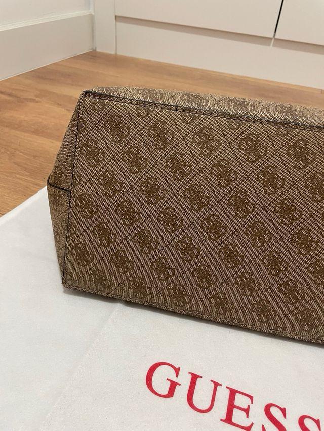 Bolso Tote Guess Marrón y Rojo Nuevo