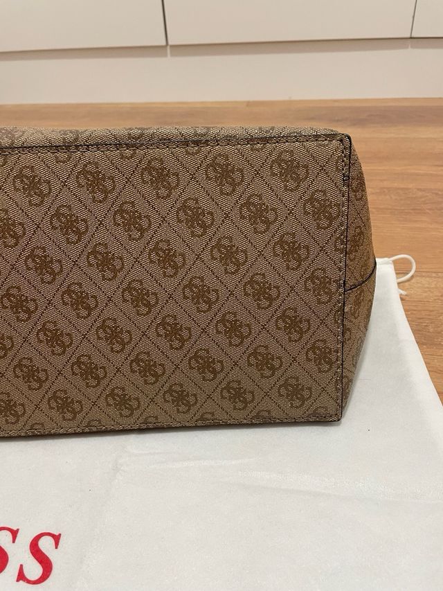 Bolso Tote Guess Marrón y Rojo Nuevo