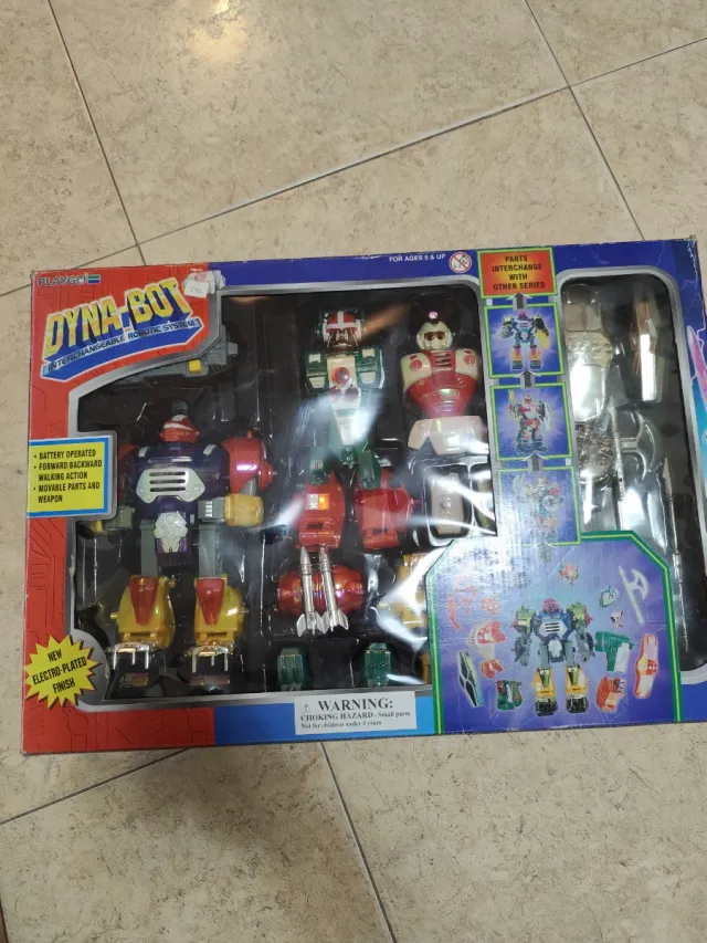 Robô Dyna-Bot tipo megazord dos anos 80/90